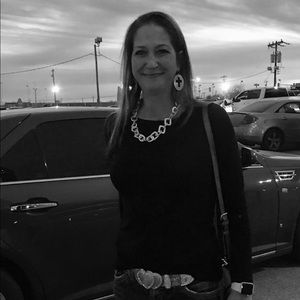 Meet your Posher, Elizabeth